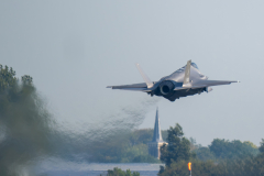 F352
